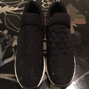 Women’s casual sneakers (hidden wedge)